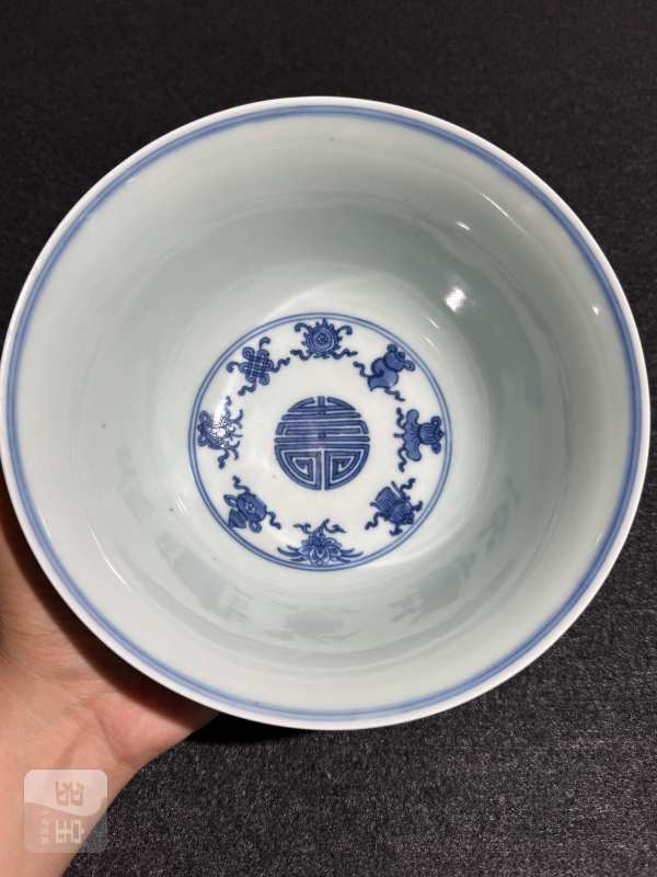 清道光 青花莲托八宝万寿无疆纹碗 - 图6